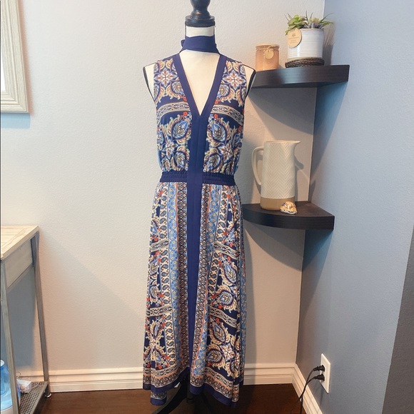 Laundry By Shelli Segal Dresses & Skirts - Laundry Floral Patterned Low V-Neck Dress